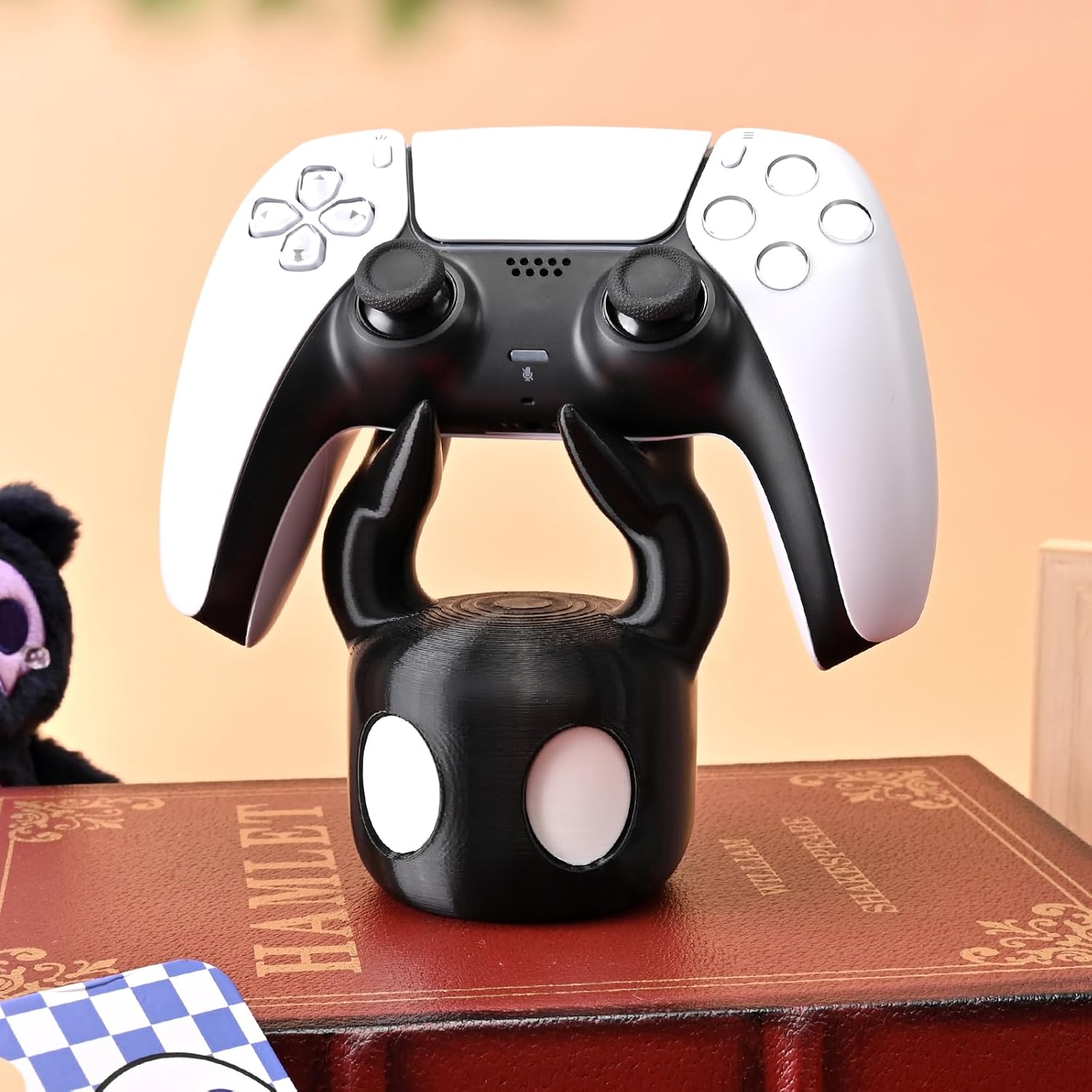 حامل تحكم ألعاب بتصميم شبح كرت - مراجعة Gaming Console Holder وسعره
