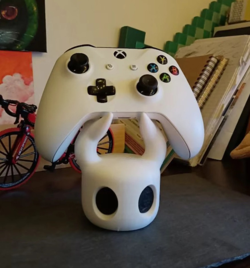 حامل تحكم ألعاب بتصميم شبح كرت - مراجعة Gaming Console Holder وسعره
